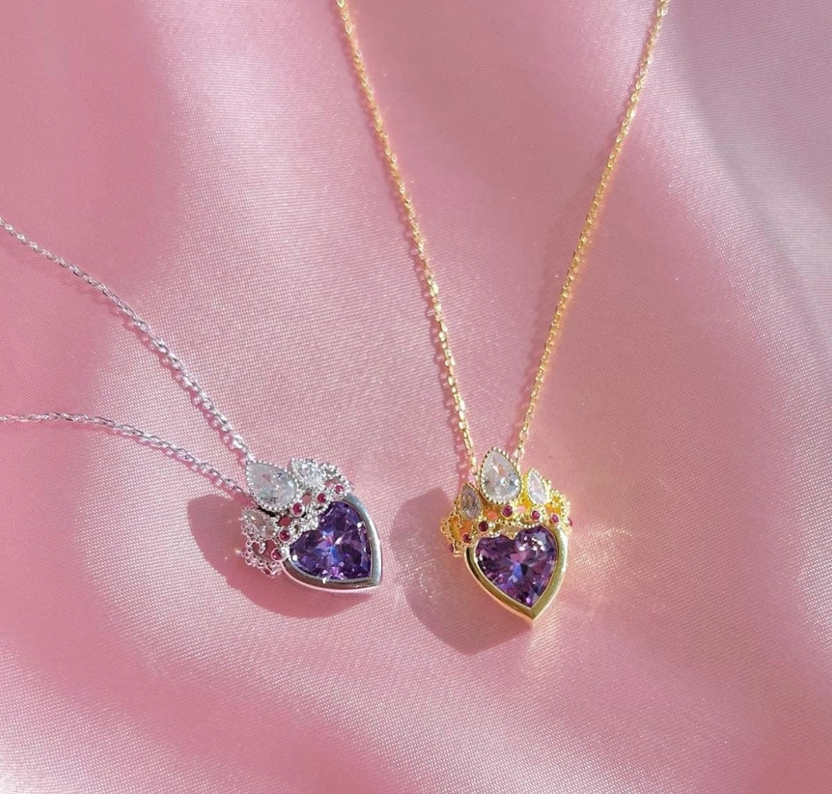 Rapunzel Crown Necklace - Kronehalskæden med det violette hjerte